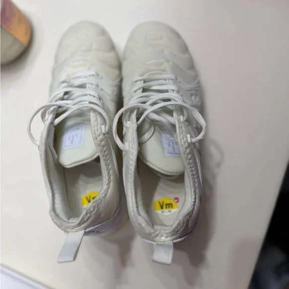 All-White Athletic Sneakers - Minimal Design AIR VAPORMAX PLUS - Picture 7 of 8